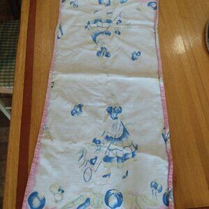 1950's Vintage 29.5 " x 14.5" Linen Table Runner Dresser Scarf Kitchen Towel